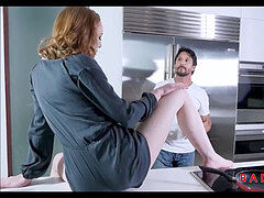 フェラチオ, 淫乱熟女, 小柄, 赤毛, ガリガリ, 義母, ティーン, 三人