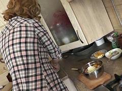 Grote mammen, Handbeurt, Keuken, Moeder die ik wil neuken, Natuurlijk, Kut duiken, Alleen, Kousen