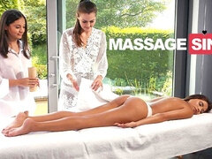 Arsch, Lesbisch, Lecken, Massage, Öl, Pornostars, Muschi, Flotter dreier
