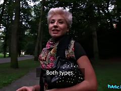 Blonde, Sucer une bite, Voiture, Tir de sperme, Hd, Lesbienne, De plein air, Rugueux