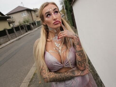 Verga grande, Tetas grandes, Mamada, Estilo perrito, Madres para coger, Pov, Tatuaje, Tetas