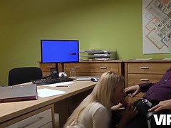 Young Czech couple earns cash by fucking loan agent in VIP4K interview