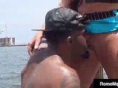 Plage, Grosse bite, Noire, Sucer une bite, Éjaculation interne, Tir de sperme, Mature, De plein air