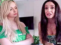 Tetas grandes, Corridas, Madres para coger, Mamá, Orgasmo, Trio