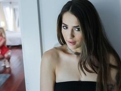 Grosser arsch, Grosse titten, Blasen, Hundestellung, Frau frau mann, Handjob, Milf, Flotter dreier