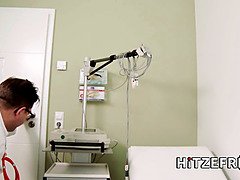 デカパイ, フェラチオ, 巨乳な, 医者, 指いじり, 淫乱熟女, 現実, 剃毛
