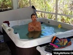 Clitoris grande, Mamada, Madura, Hablar sucio, Estilo perrito, Madres para coger, Tetas naturales, Coño