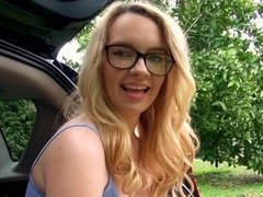 Blondine, Blasen, Brille, Natürlichen titten, Im freien, Pov, Muschi, Tätowierung