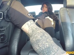 Leie, Schwarz, Blasen, Aufs gesicht abspritzen, Handjob, Lecken, Muschi, Uniform