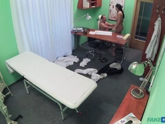 Sucer une bite, Médecin, Branlette thaïlandaise, Léchez, Infirmière, Bureau, Uniforme, Voyeur