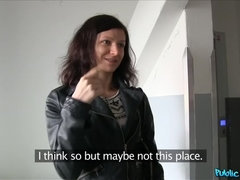 Sucer une bite, Voiture, Doigter, Argent, De plein air, Pov, Public, Chatte