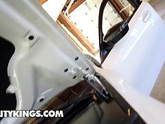 Grote lul, Bruinharig, Auto, Sperma in mond, Harig, Gezichtspunt, Kut duiken, Tiener