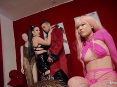 Grosse titten, Braunhaarige, Schwanz, Hardcore, Natürlichen titten, Pornostars, Muschi, Flotter dreier