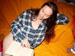 Sapiosexual girlfriend Cerise indulges in solo pleasure while engrossed in a book (It's a challenging task! Cheers to all the ladies who can!)