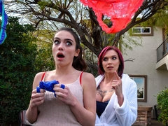 Большая жопа, На кухне, Мастурбация, Милф, Киски, Страпон, Стриптизерша, Сиськи