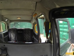 Enthousiasteling, Pijpbeurt, Auto, Bedriegen, Vingeren, Lesbisch, Buiten, Kut duiken