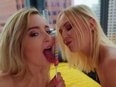 お尻, 指いじり, 食べ物, なめる, パンティ, スパンキング, オッパイの, 濡れ