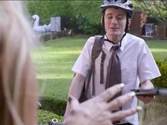 Enthousiasteling, Kont, Grote mammen, Blond, Pijpbeurt, Moeder die ik wil neuken, Kut duiken, Verlegen