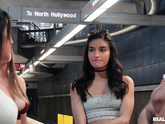 Amateur, Cuarto de baño, Jeans, Cocina, Lamidas, Masturbación, Al aire libre, Trio