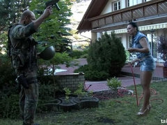 Сперма во рту, Семяизвержение, Секс без цензуры, Джинсы, Голышом, На природе, Писсинг, Развязные