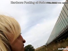 エロ熟女, 指いじり, 淫乱熟女, アウトドア, 公共