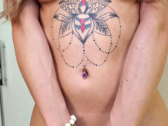 Dormitorio, Pajear, Tacones, Masturbación, Perforación, Transexual, Solo, Tatuaje