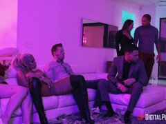 Tussi, Blondine, Blasen, Milf, Im freien, Muschi, Hintern versohlen, Tätowierung