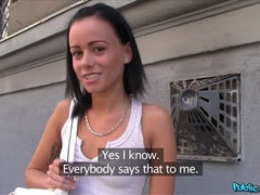 Enthousiasteling, Bedriegen, Stel, Sperma shot, Hondjeshouding, Sperma in gezicht, Handbeurt, Buiten