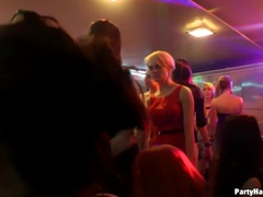 Schwarz, Braunhaarige, Cfnm, Frau, Handjob, Interrassisch, Orgie, Party