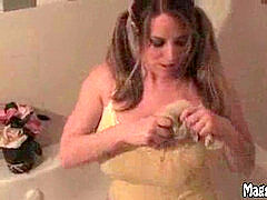 Bad, Grosse titten, Blondine, Vollbusig, Fingern, Masturbation