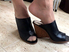 have fun at home with high-heeled slippers