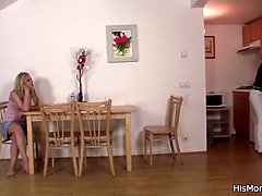 Blondine, Tschechisch, Oma, Lesbisch, Masturbation, Reif, Mutti, Jungendliche (18+)