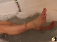 18 ans, Femelle, Fétiche des pieds, Italienne, Pov, Solo, Adolescente, Mouillée