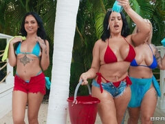 Blowjob porn with excellent Elana Bunnz and Nia Bleu from Brazzers Exxtra