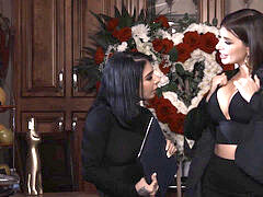 In den arsch, Arsch, Schwarz, Vollbusig, Emotionale dirne, Grufti, Ablutschen, Tätowierung