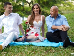 ベッドルーム, デカチン, チン, 毛深い, 巨大, 淫乱熟女, 自然山雀, オッパイの