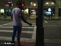 Grosser arsch, Kehlenfick, Hundestellung, Hardcore, Interrassisch, Lecken, Milf, Flotter dreier