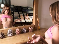 Blond, Pijpbeurt, Hondjeshouding, 1 man 2 vrouwen, Geschoren, Tiener, Trio, Tieten likken