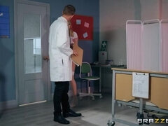 Rubia, Británico, Estilo perrito, Enfermera, Afeitado, Medias largas, Tetas, Uniforme