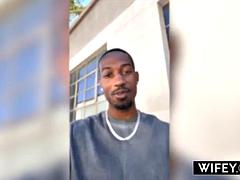 Grosse bite, Blonde, Sucer une bite, Éjaculation interne, Double pénétration, Noir ébène, Interracial, Plan cul à trois