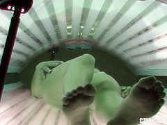 Leie, Braunhaarige, Fingern, Masturbation, Muschi, Rasiert, Solarium, Spanner