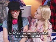 デカパイ, 茶髪の, 巨乳な, 大学生, レズビアン, 裸, 息子, ティーン