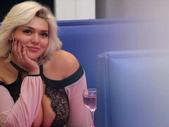 Leie, Grosser arsch, Schwarz, Fingern, Milf, Rasiert, Kurzes haar, Entkleiden