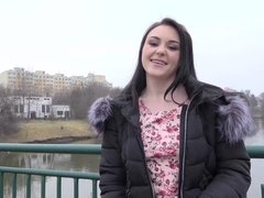 Amateur, Mamada, Atrapados, Pareja, Polla, Al aire libre, Ruso, Tímido