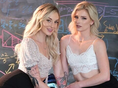 Vingeren, Zoenen, Ondergoed, Masturbatie, Natuurlijke tieten, Geschoren, Mager, Tiener