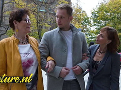 Rondborstig, 1 man 2 vrouwen, Vingeren, Brillen, Omie, Rijpe lesbienne, Trio, Bekijker