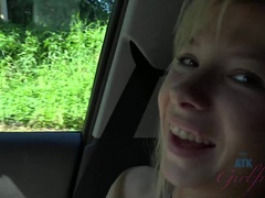 Blonde, Éjaculation interne, Petite amie, Branlette thaïlandaise, Nue, Orgasme, Maigrichonne, Nénés