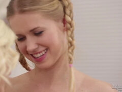 Большие сиськи, Лесбиянка, Лизание, Зрелые, Милф, Натуральные сиськи, Пирсинг, Тату