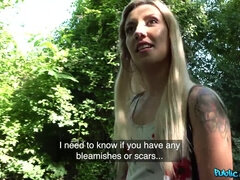 Américain, Blonde, Sucer une bite, Seins naturels, De plein air, Pénis, Piercing, Public