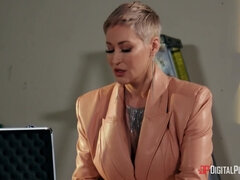 Horny mom Ryan Keely jaw-dropping porn movie